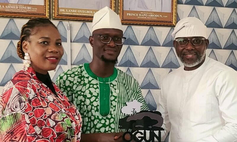 *Lagos MAPOLY Alumni Honours Ogun LGA Chairman, Vows Developmental Collaboration*