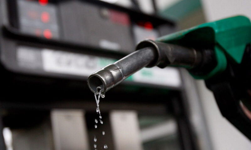 NNPCL reduces fuel price to N910 per litre