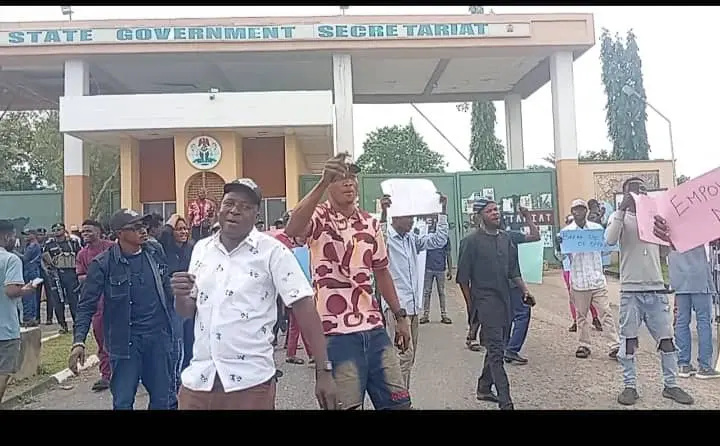 Osun youths protest alleged politicisation of confab list