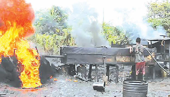 Navy destroys 10 illegal refineries in N’Delta creeks