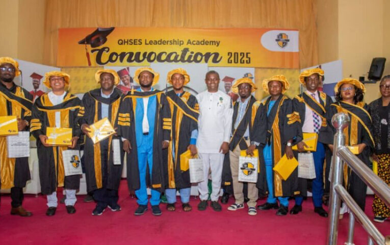 Scholars urge integration of business, knowledge leadership for national growth