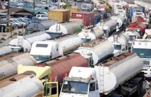 Marketers blame depots as petrol nears N1,000/litre Marketers blame depots as petrol nears N1,000/litre
