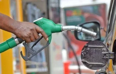 Filling stations lower petrol prices amid market competition